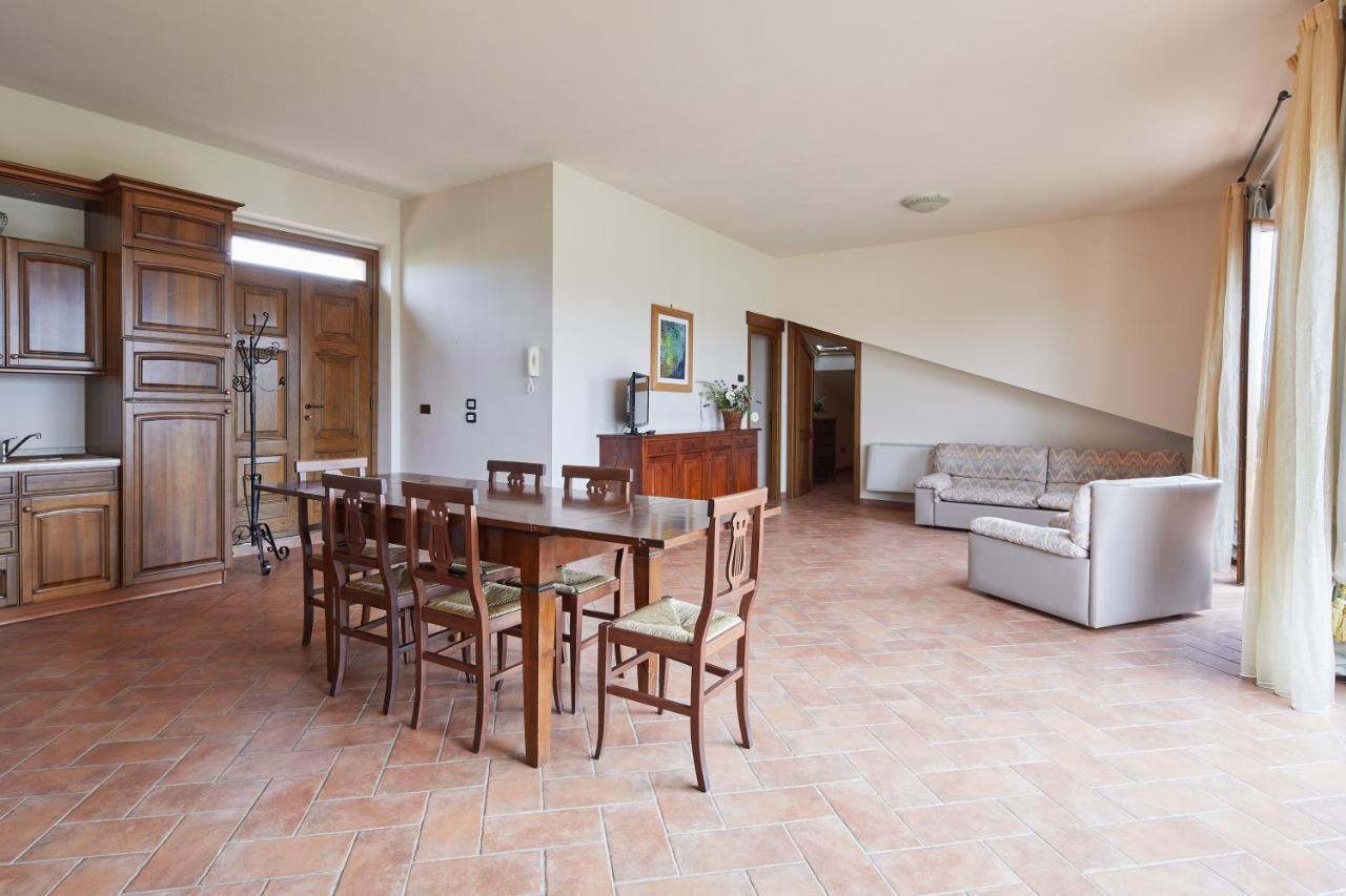 カスティリオーネ・デル・ラーゴ Relais La Cerretaヴィラ エクステリア 写真